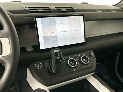Used 2025 Land Rover Defender 110 S image 12
