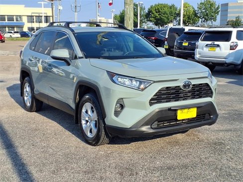 Used 2021 Toyota RAV4 XLE image 21