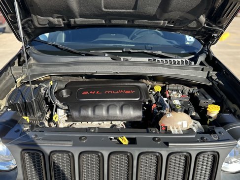 Used 2017 Jeep Renegade Altitude image 8
