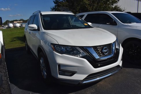 Used 2017 Nissan Rogue SV image 3