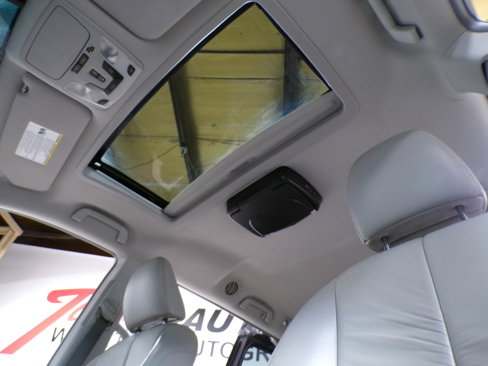 Used 2011 Toyota Sienna XLE image 18