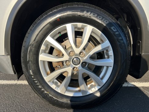 Used 2018 Nissan Rogue SV w/ Premium Package image 31