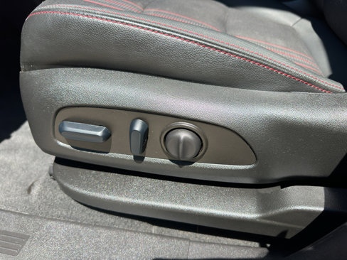 Used 2023 Chevrolet Equinox RS image 16