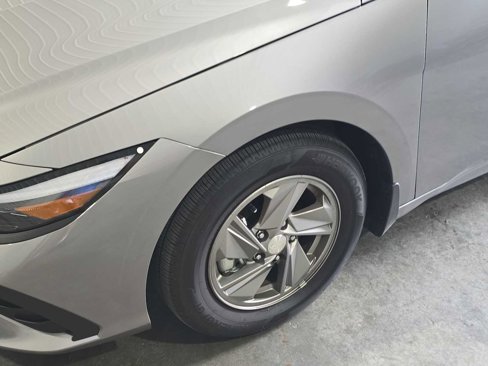 Used 2025 Hyundai Elantra SE image 16