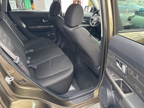 Used 2013 Kia Soul + image 9