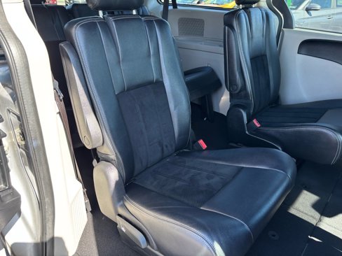 Used 2018 Dodge Grand Caravan SXT image 22