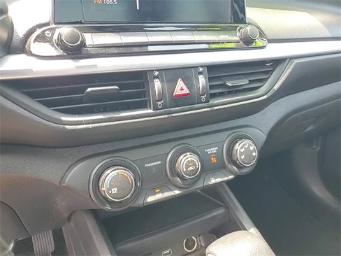 Used 2022 Kia Forte LXS w/ LXS Technology Package image 18