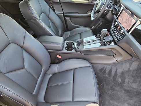 Used 2025 Porsche Macan image 15