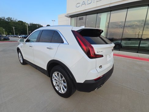 Used 2019 Cadillac XT4 Luxury w/ Cold Weather Package image 3