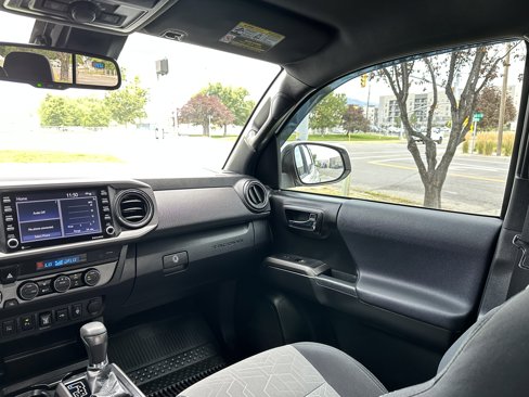 Used 2022 Toyota Tacoma TRD Off-Road image 39