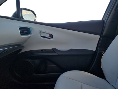 Used 2017 Toyota Prius Four image 9