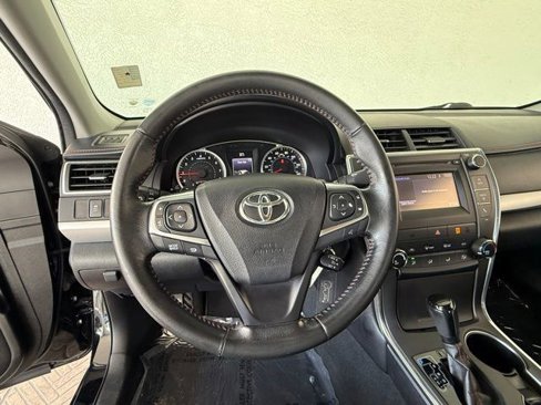 Used 2016 Toyota Camry SE image 18