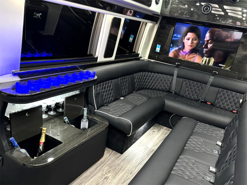 Used 2023 Mercedes-Benz Sprinter 3500 image 4