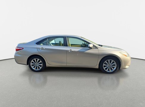 Used 2016 Toyota Camry XLE image 4