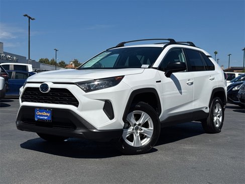 Used 2021 Toyota RAV4 LE image 2