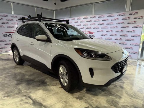 Used 2020 Ford Escape SE image 3