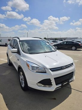 Used 2015 Ford Escape SE w/ Equipment Group 201A image 1