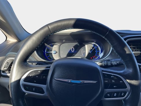 Used 2021 Chrysler Pacifica Touring w/ Cold Weather Group image 18