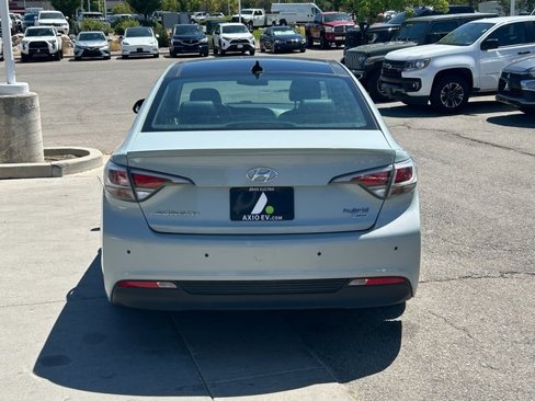 Used 2016 Hyundai Sonata Limited w/ Option Group 02 image 4