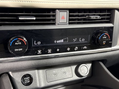 Used 2024 Nissan Rogue SV image 29