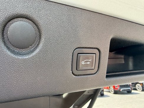 Used 2018 Chevrolet Equinox LT image 14