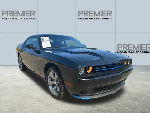 Used 2019 Dodge Challenger SXT image 3