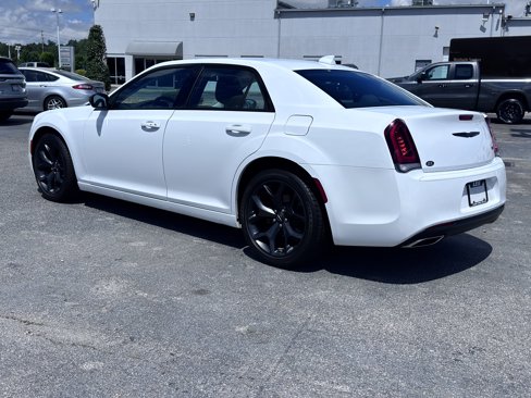 Used 2023 Chrysler 300 Touring w/ Sport Appearance Package image 7