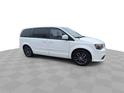 Used 2016 Dodge Grand Caravan SXT image 2