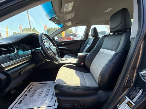 Used 2014 Toyota Camry L image 12
