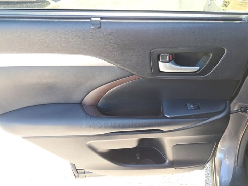 Used 2015 Toyota Highlander XLE image 8