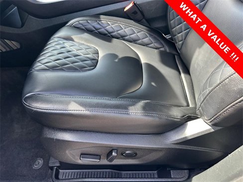 Used 2024 Ford Edge Titanium image 12