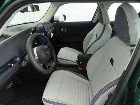 Used 2025 MINI Cooper 4-Door Hardtop image 21