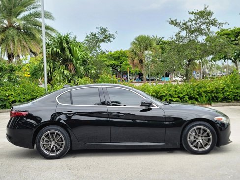 Used 2018 Alfa Romeo Giulia AWD image 4