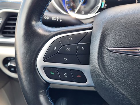 Used 2021 Chrysler Pacifica Touring-L w/ Uconnect Theater Family Group image 25