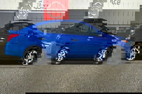 Used 2016 Nissan Versa SL image 9