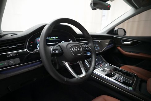 Used 2022 Audi Q8 Premium image 8