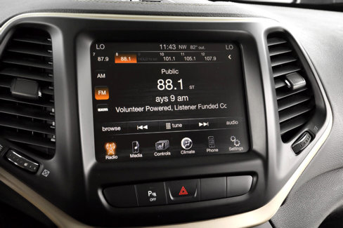 Used 2015 Jeep Cherokee Latitude w/ Comfort/Convenience Group image 16