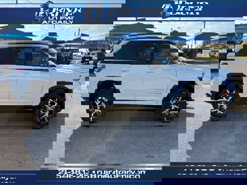 New 2025 Jeep Grand Cherokee Limited w/ Luxury Tech Group II image 4
