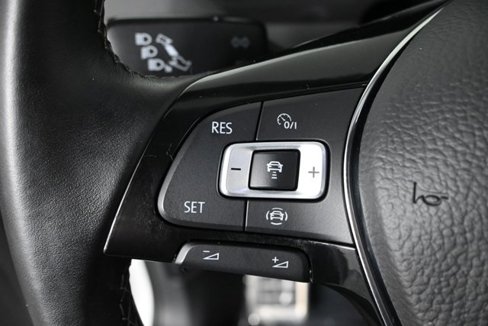 Certified 2021 Volkswagen Tiguan SE R-Line image 23