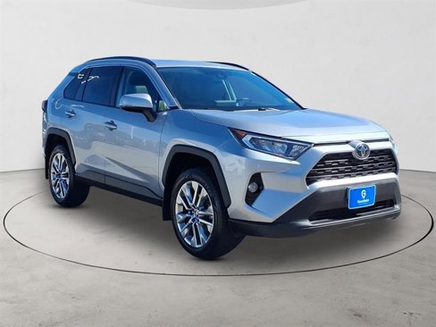 Used 2019 Toyota RAV4 XLE Premium image 3