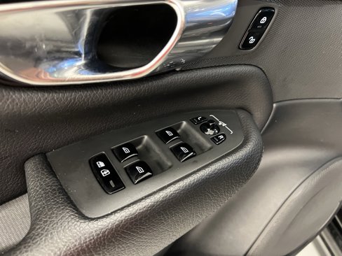 Used 2018 Volvo XC90 T5 Momentum w/ Convenience Package image 24
