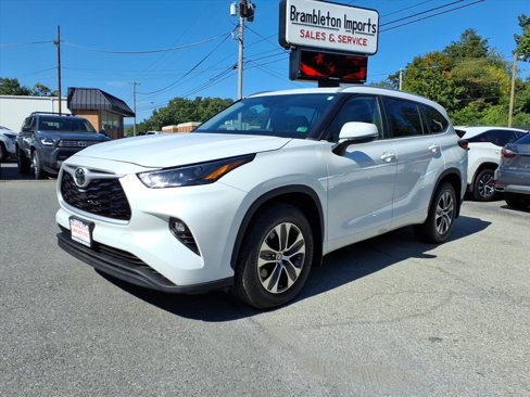Used 2023 Toyota Highlander XLE image 6