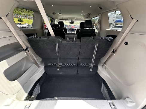 Used 2022 Chrysler Pacifica Touring-L image 25