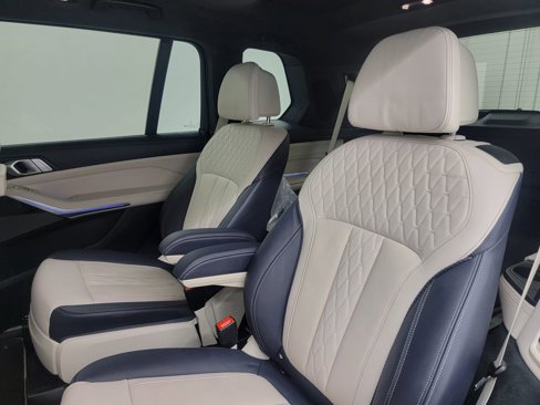 Used 2021 BMW ALPINA XB7 image 13