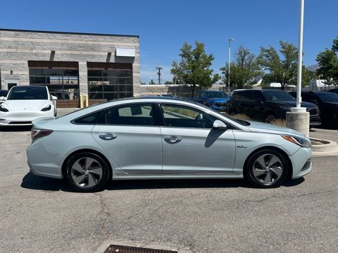 Used 2016 Hyundai Sonata Limited w/ Option Group 02 image 2