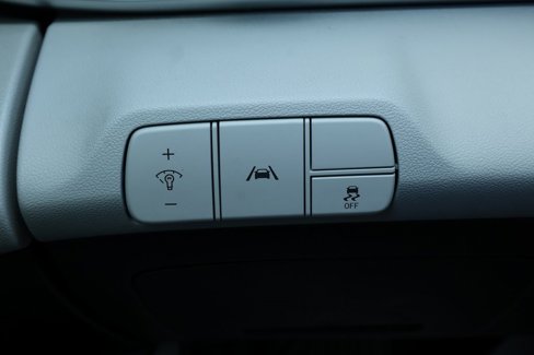 Used 2023 Hyundai Elantra Limited image 18