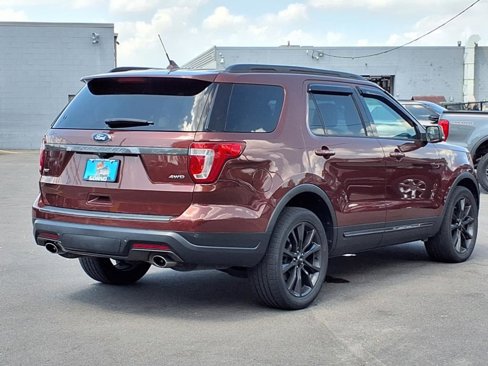 Used 2018 Ford Explorer XLT w/ Equipment Group 202A image 2
