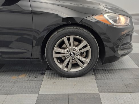 Used 2017 Hyundai Elantra SE image 12