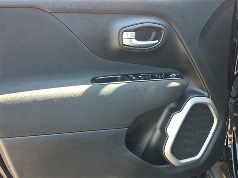 Used 2021 Jeep Renegade Latitude image 13