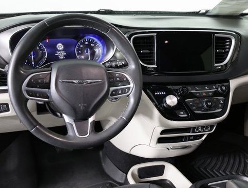 Used 2022 Chrysler Pacifica Touring-L image 10